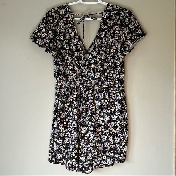 Divided H&M Black Floral Romper Size Medium - Picture 2 of 13